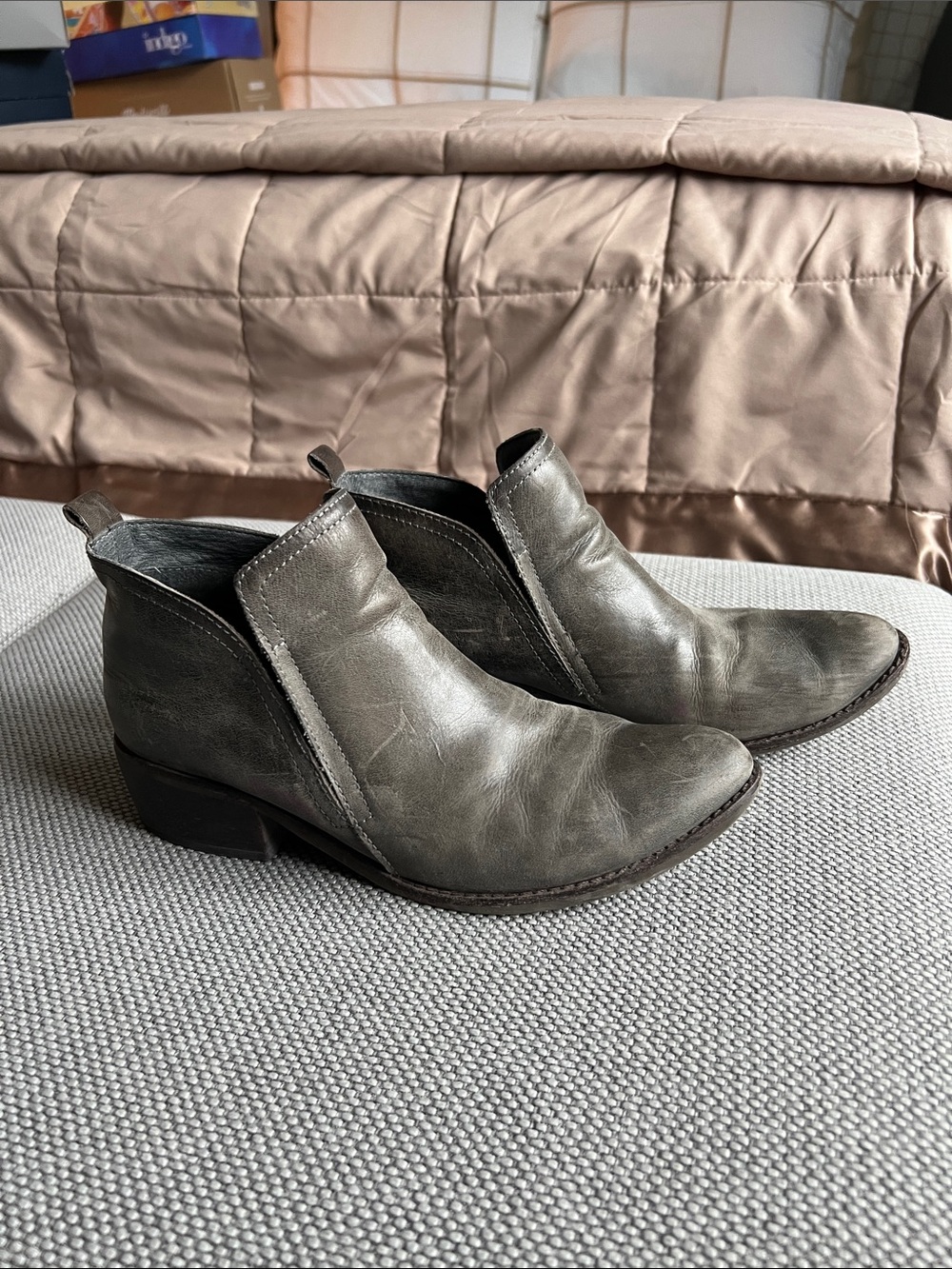 Women’s Matisse Wilder Slip-On Leather Ankle Boots in Rustic Gray
